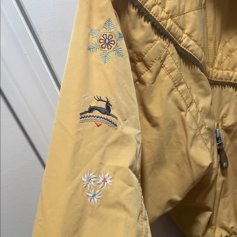 Obermeyer Yellow Jacket with Black Accents with fridged hood - Picture 3 of 5
